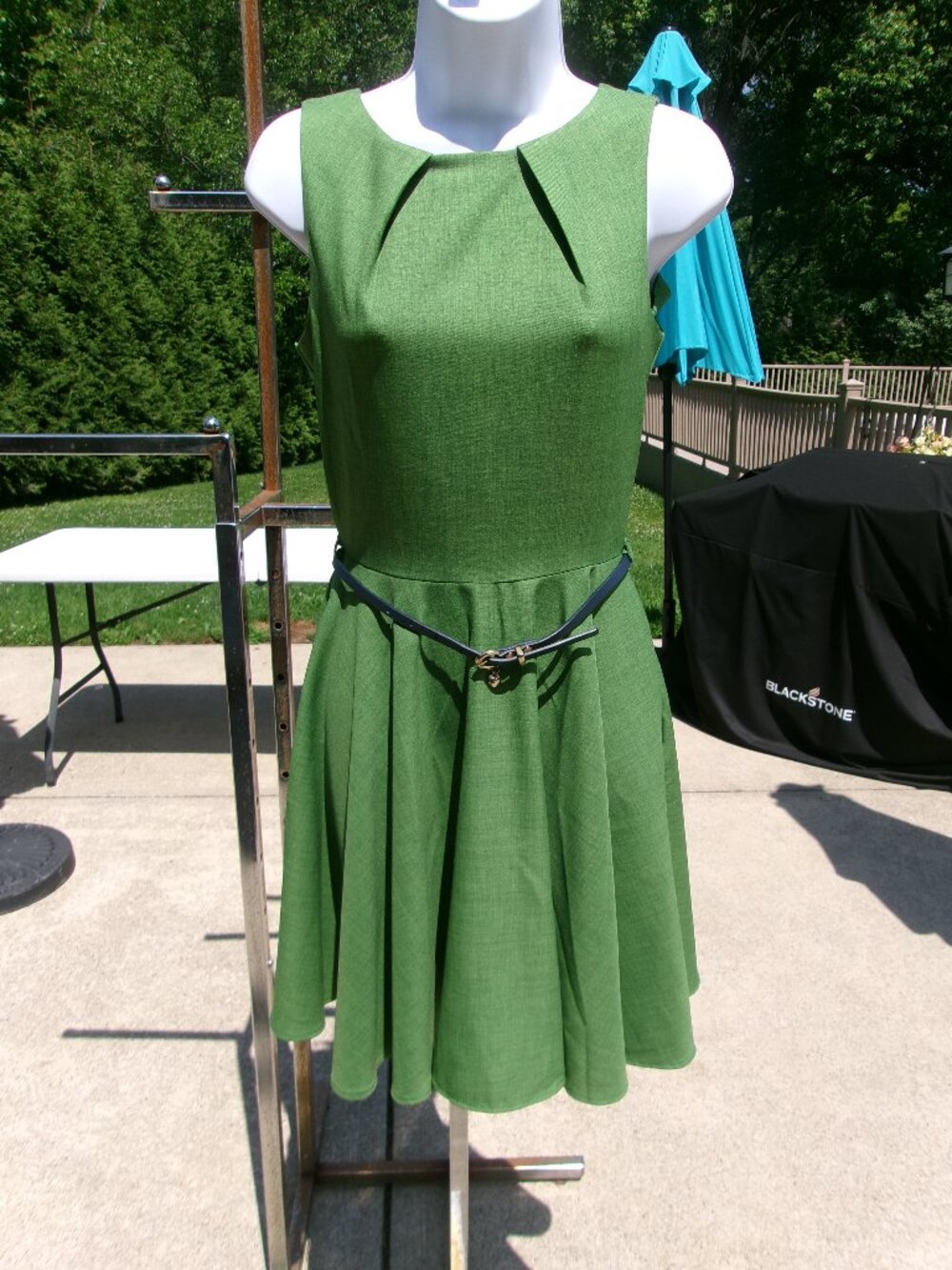 NWOT CLOSET GREEN DRESS W BELT 8